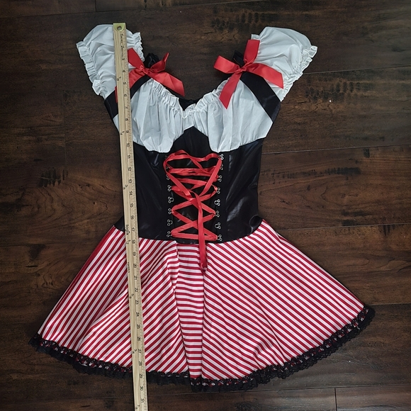 NWT Pirate Wench Halloween Costume - Picture 5 of 8